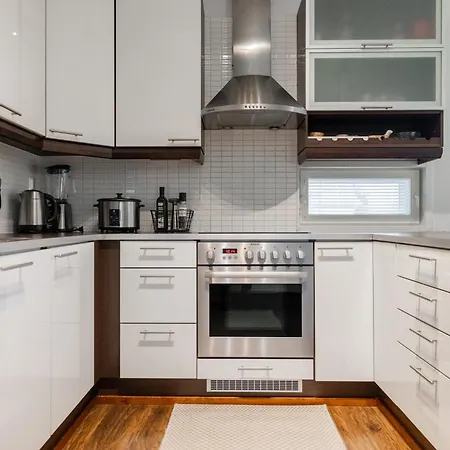 Arctic Clover 아파트